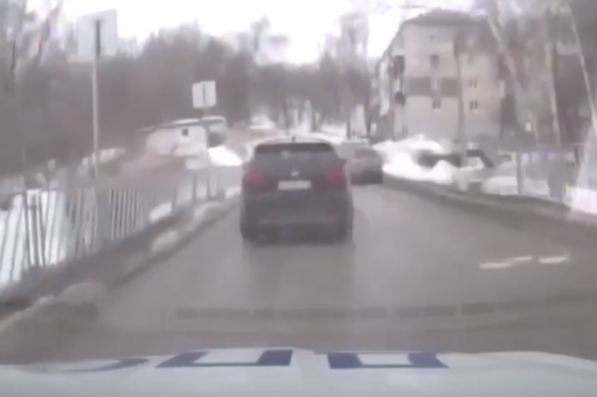    Черный джип уходит от погони: пенсионера-гонщика ловили по всему Жигулевску