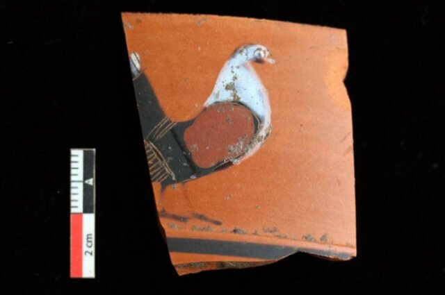    Фрагмент греческой посуды с расписным орнаментом. Фото: Институт археологии РАН