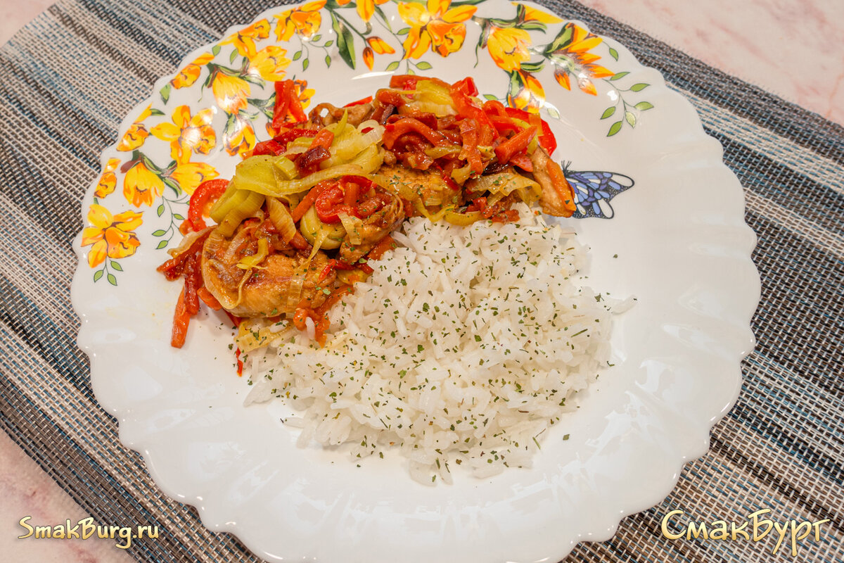 Курица с овощами в соевом соусе. Простое и ароматное второе блюдо, которое можно подать с любым гарниром. И будет вкусно!