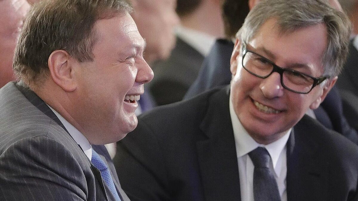 Теперь заживут. С уборщицами и водителями