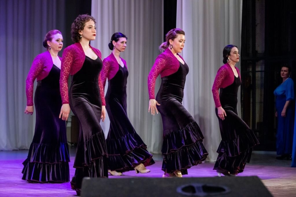 Танцовщицы коллектива Luna y las estrellas под руководством Ольги Шушковой. Фото Дмитрия Куткина (Вечерний Челябинск)