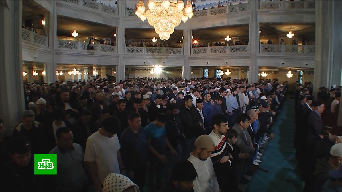    В Москве празднуют    Ураза-байрам