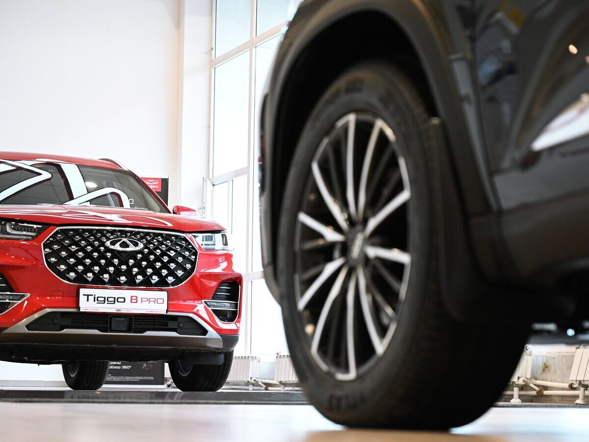    Автомобили в официальном дилерском центре Chery © РИА Новости . Рамиль Ситдиков