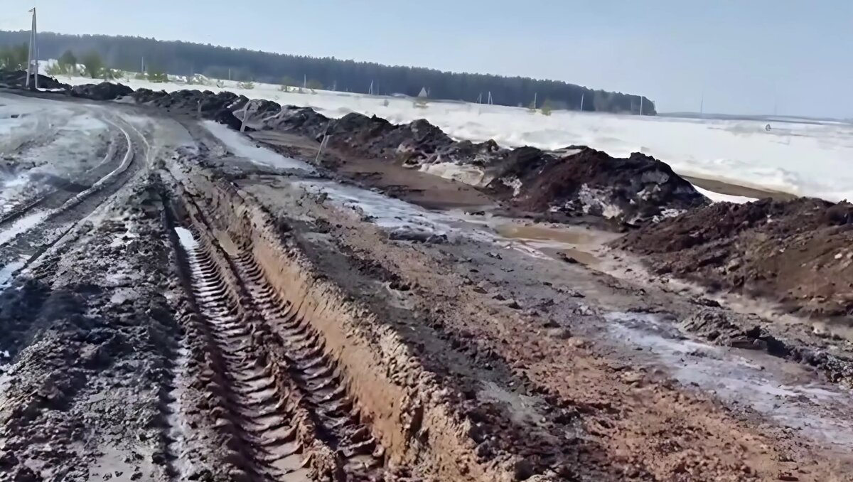     Жители Сарапульского района Удмуртии с 2017 года ждут завершения реконструкции дороги Костино — Камбарка. Не выдержав, они обратились к Президенту России и в Народный фронт.