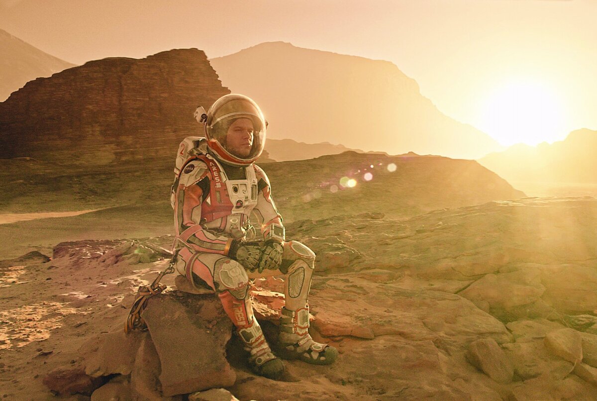 Сейчас много разговоров о том, что Илон Маск собирается отправить 1 миллион людей жить на Марс. Поэтому этот фильм наиболее интересен, как бы это могло бы быть, если бы люди жили на Марсе.-2