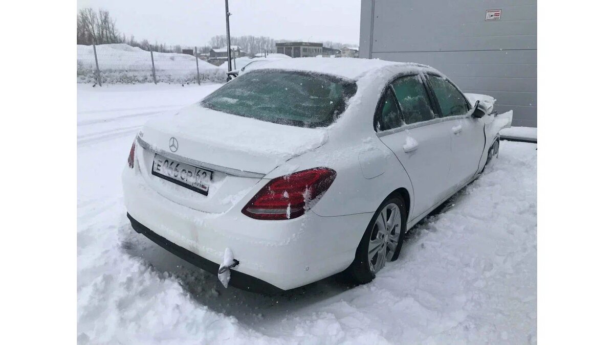 Разбитая тойота авенсис. Битая гранта фл. Битое авто. Авито авто краснодарский битый. Шевроле лачетти хэтчбек битая.