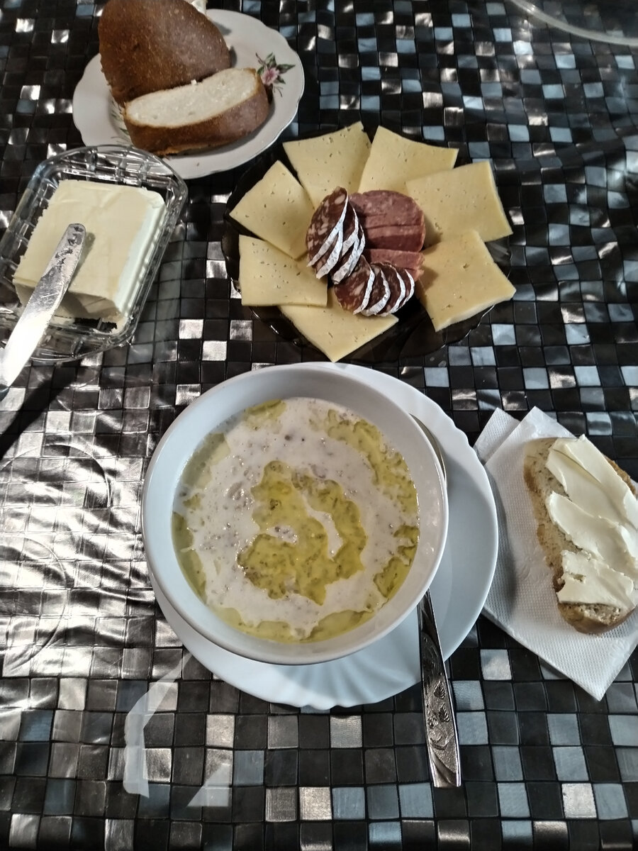 Завтрак (каша овсяная - 4 злака, кофе, бутерброд)