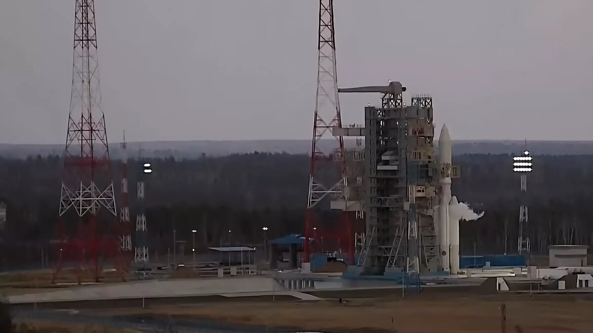     В среду, 10 апреля, на космодроме «Восточный» вновь был перенесен запуск тяжелой ракеты «Ангара-А5». Вторая попытка Роскосмоса запустить «Ангару» оказалась неудачной.
