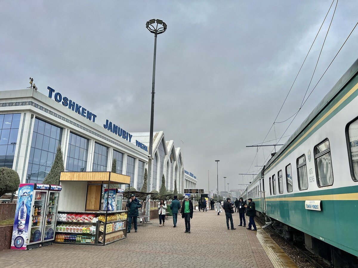Так выглядит вокзал в Ташкенте. В статье будут использованы фотографии, которые были сделаны мной во время разных поездок.
