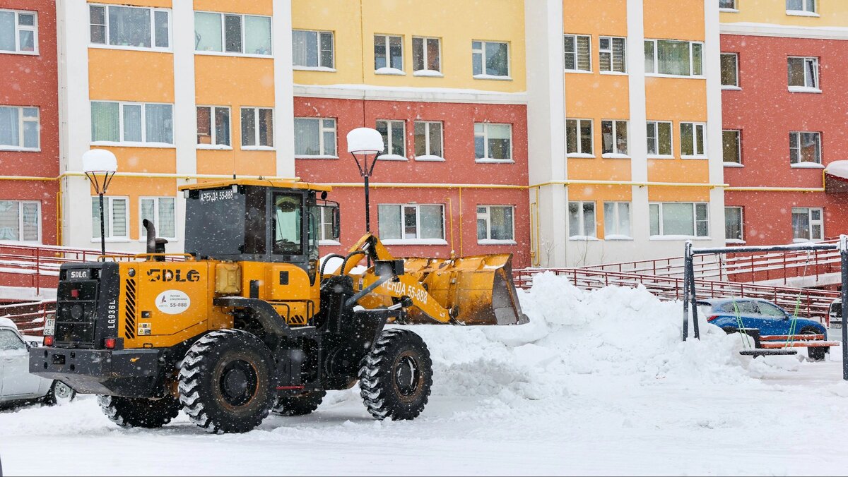 В Госжилнадзоре ЯНАО объяснили, кто должен чистить крыши и дворы от снега |  Время Новостей | Дзен