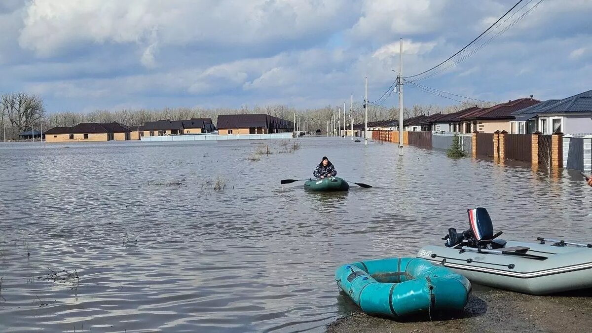 Оренбург уходит под воду: идет эвакуация, выясняют причины затоплений |  НОВЫЕ ИЗВЕСТИЯ | Дзен