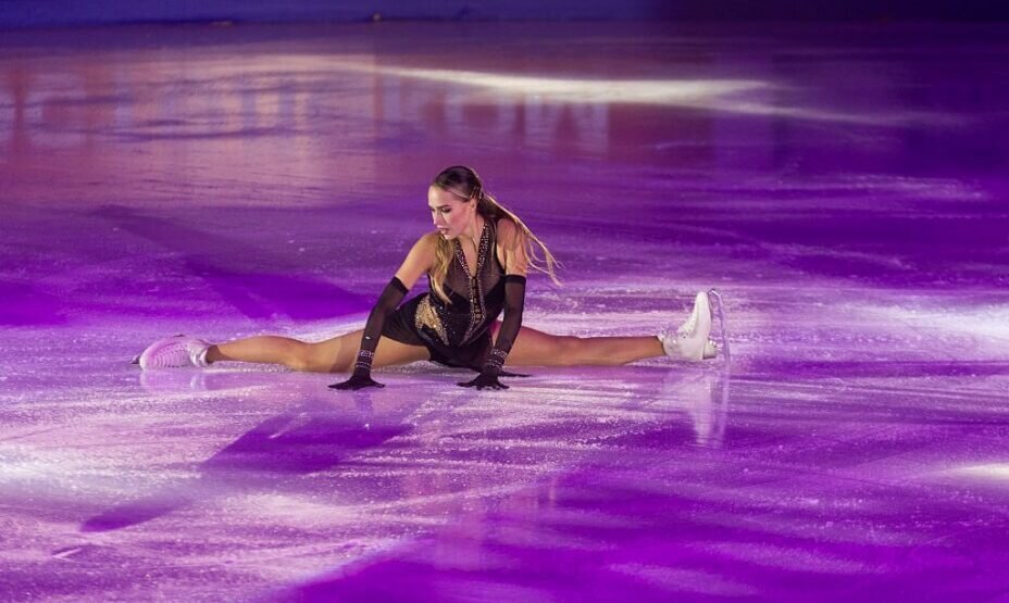    Алина Загитова на шоу в Уфе. Фото: пресс-служба Минспорта Башкирии