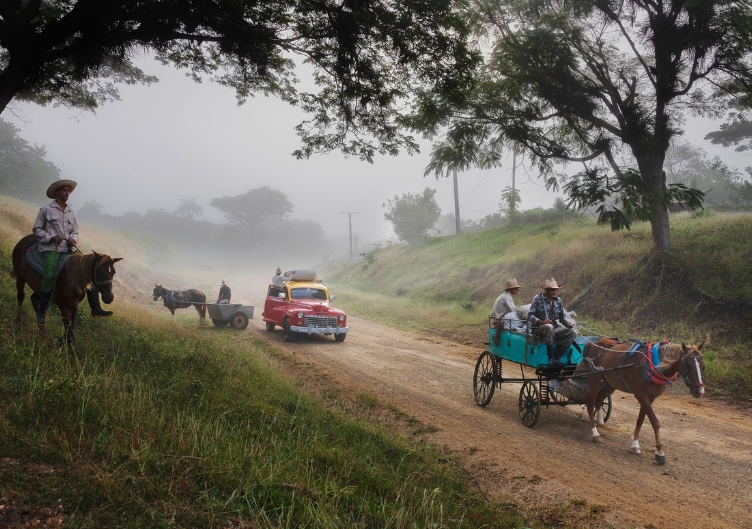 . Его имя было на десятках обложек журналов и книг, а его выставки проходили по всему миру! я хочу чтобы на этих фото вы особое внимание обратили на цвет!