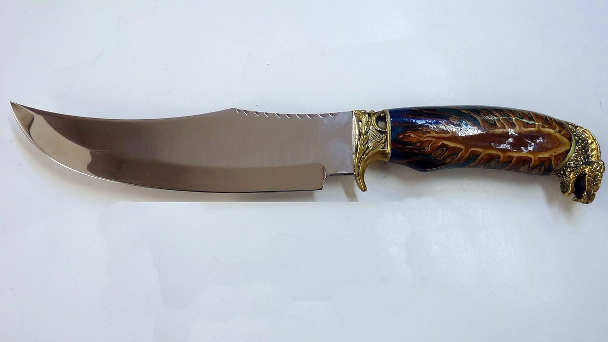     Пассажиры международного рейса пытались провести в Россию холодное оружие, его обнаружили сотрудники таможни.