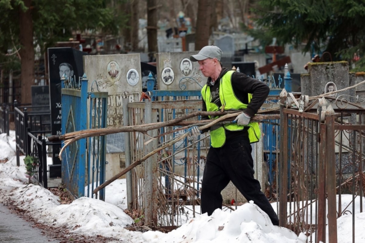    Более 12 тысяч кубометров мусора вывезут с нижегородских кладбищ