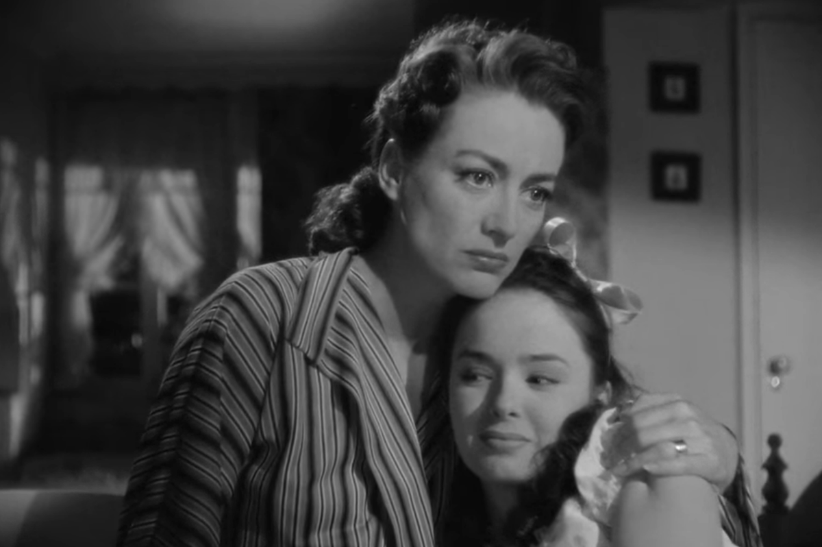 Джоан Кроуфорд сыграла любящую мать, а Энн Блит её неблагодарную дочь в детективной мелодраме "Милдред Пирс"