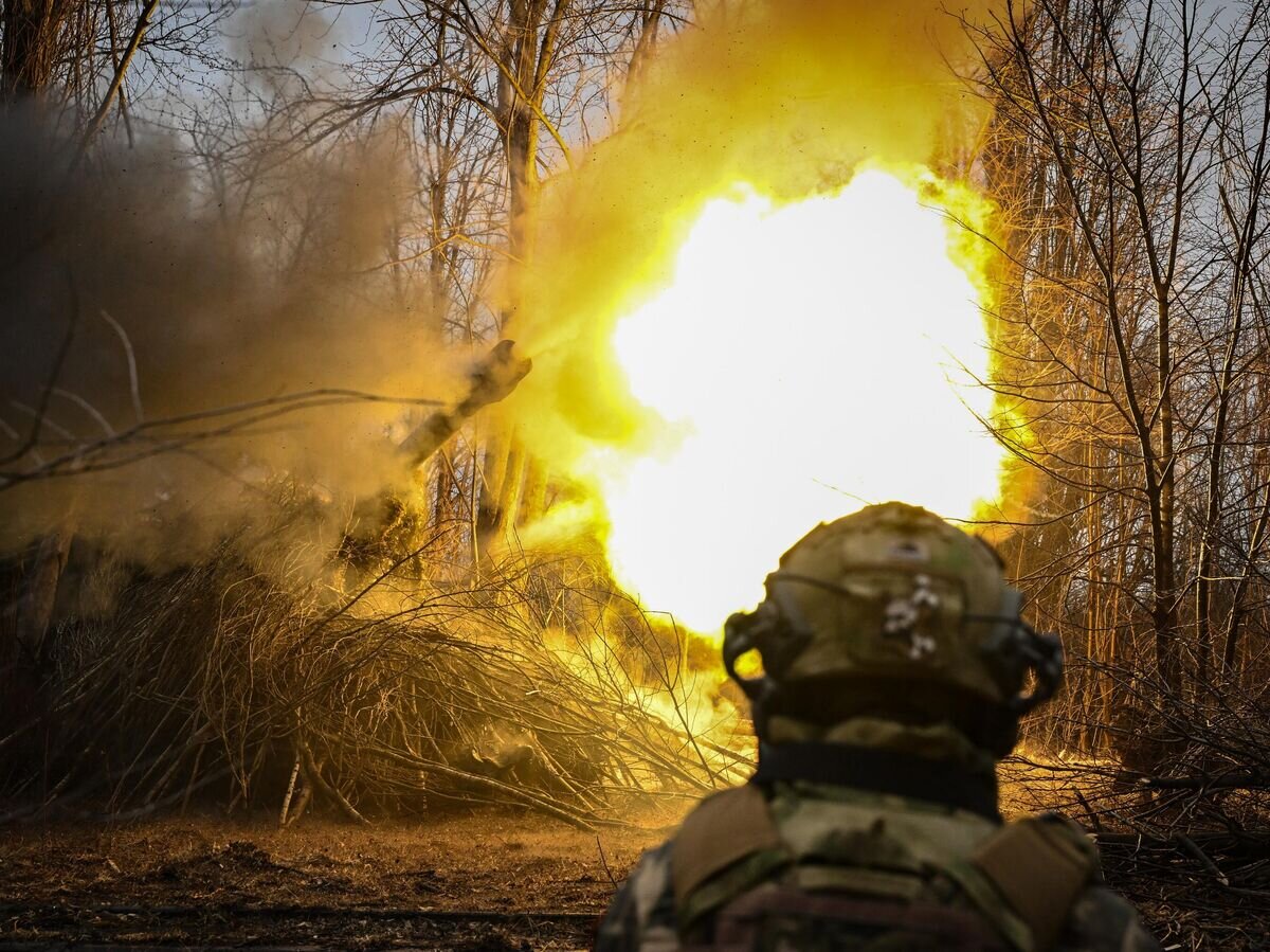    Боевая работа САУ "Акация" Центрального военного округа по позициям ВСУ© РИА Новости / Станислав Красильников