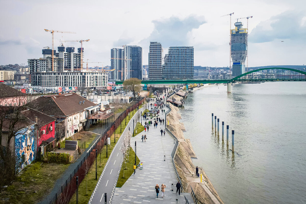 Белград — это своеобразный памятник градостроительному хаосу, где рациональный парижский урбанизм так и не смог победить ориентальный беспорядок. Фото: Nikola Aleksic / Unsplash.com