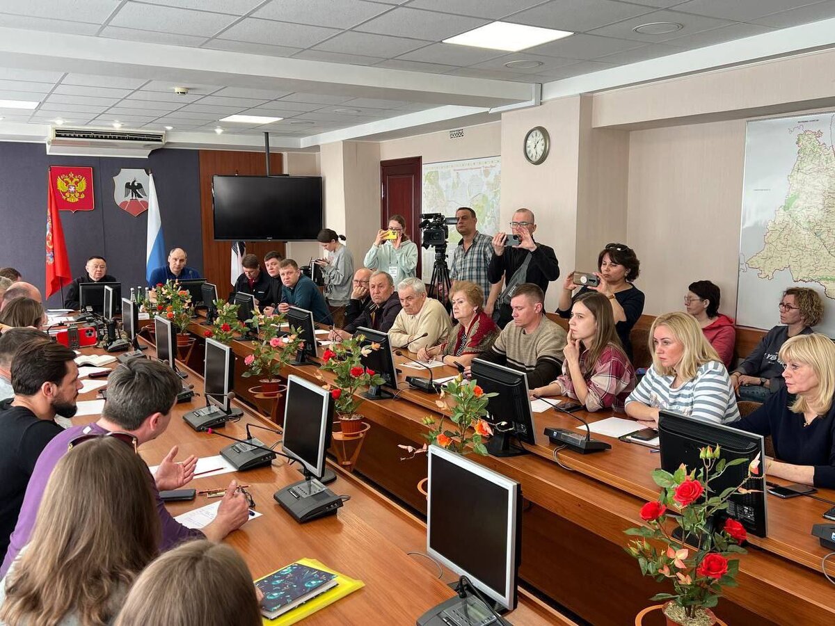  📷    Ирек Файзуллин и Денис Паслер провели встречу с пострадавшими от паводка жителями Орска Кристина Просвиркина