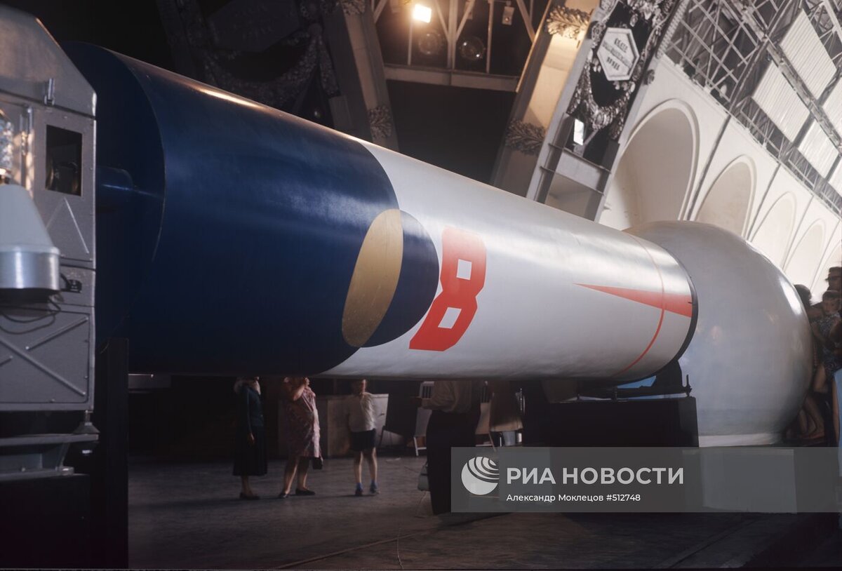 Тренажер ТДК-1 в павильоне «Космос» на ВДНХ. 1971 г. РИА «Новости». № 512748.