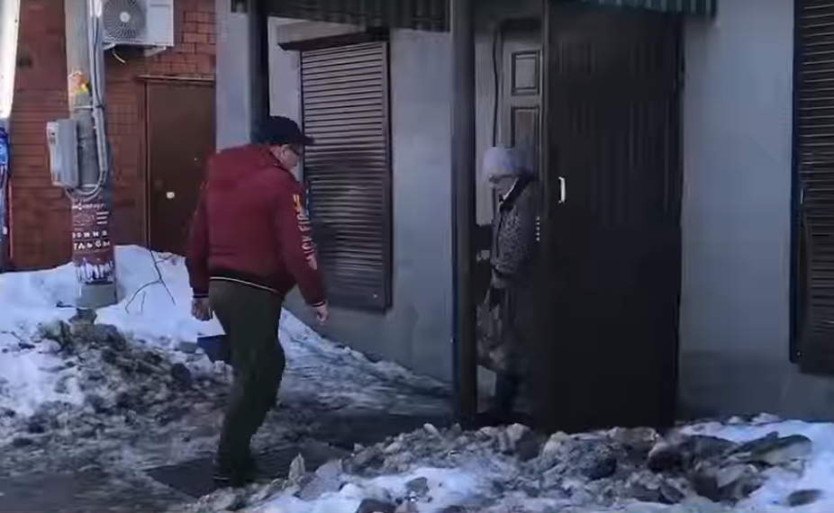 На месте дома построили магазин. Фото: скрин видео ОНФ.