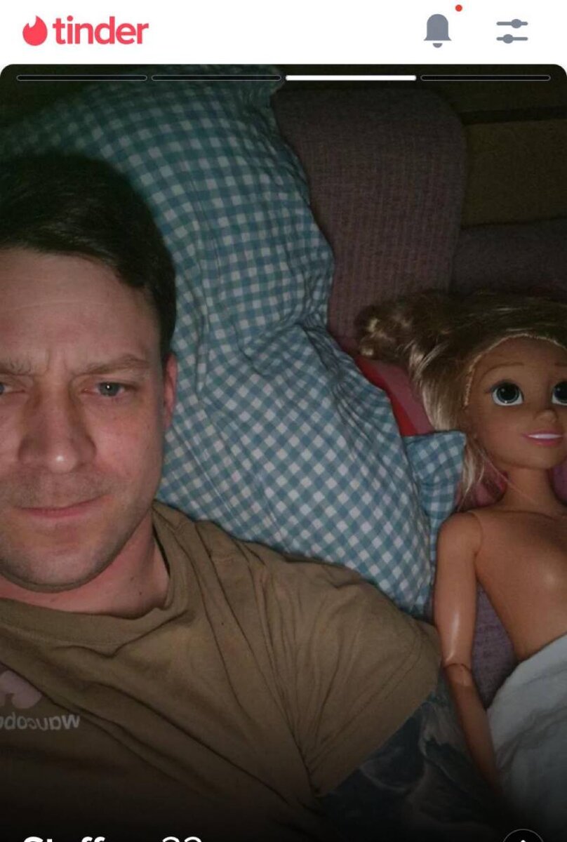 Обратите внимание на ГОЛУЮ куклу рядом