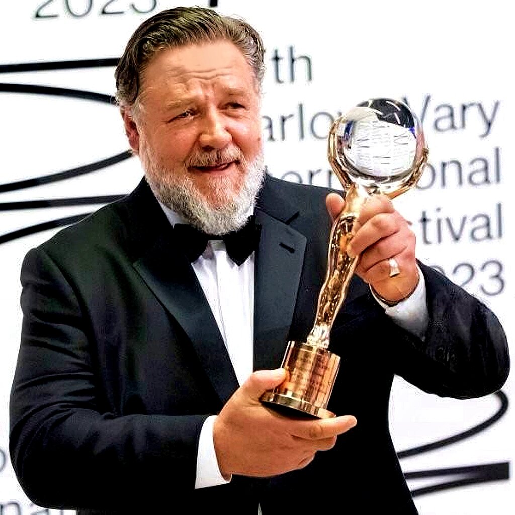 Рассел Кроу обладатель «Хрустального Глобуса», награды «За выдающийся вклад в мировой кинематограф» на 57-ом МКФ в Карловых Варах, 2023 г