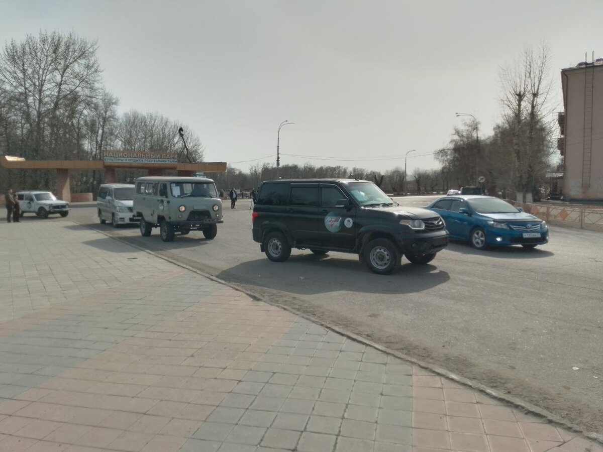 Акция Народного фронта и РЖД «Автопоезд» продолжается. На этот раз в зону проведения спецоперации отправились 9 автомобилей из Тувы