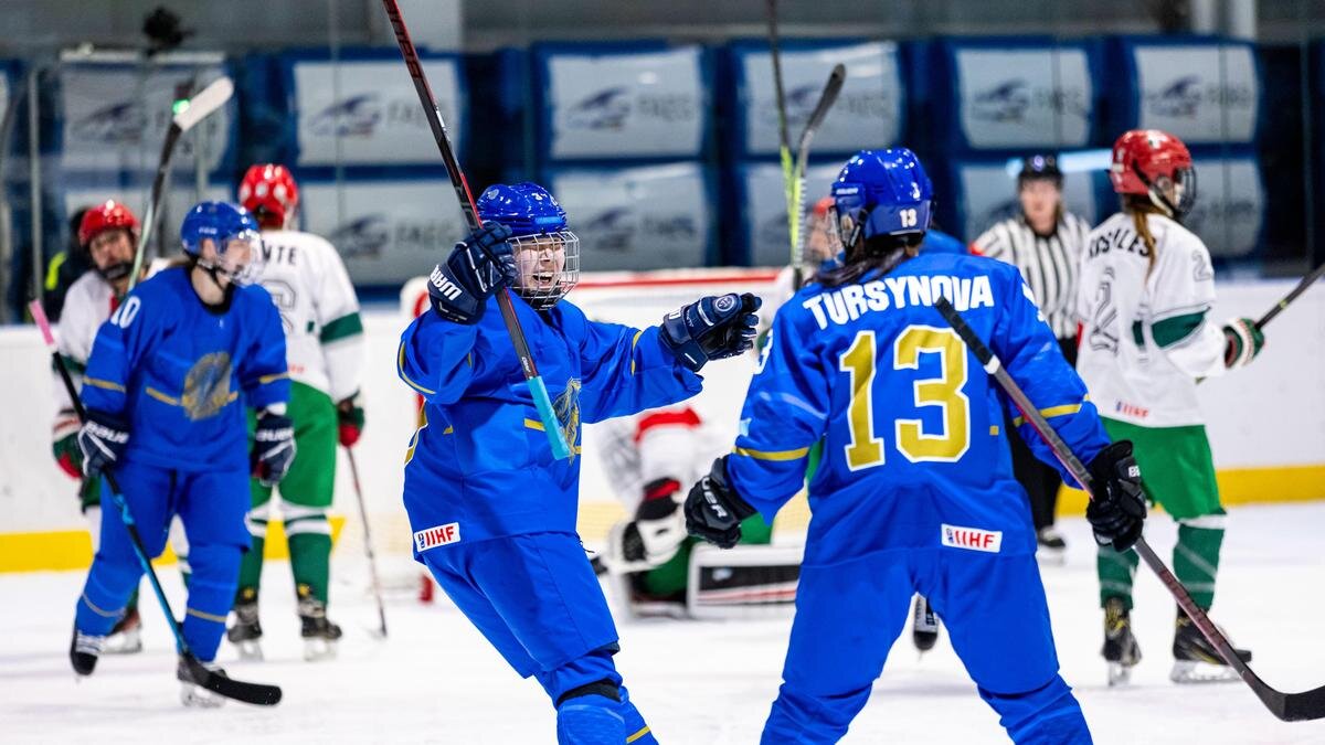    Хоккеистки женской сборной Казахстана:icehockey.kz
