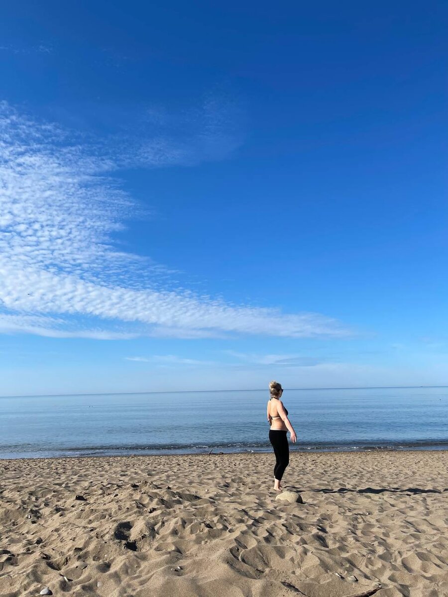 Это море и пляж в мае