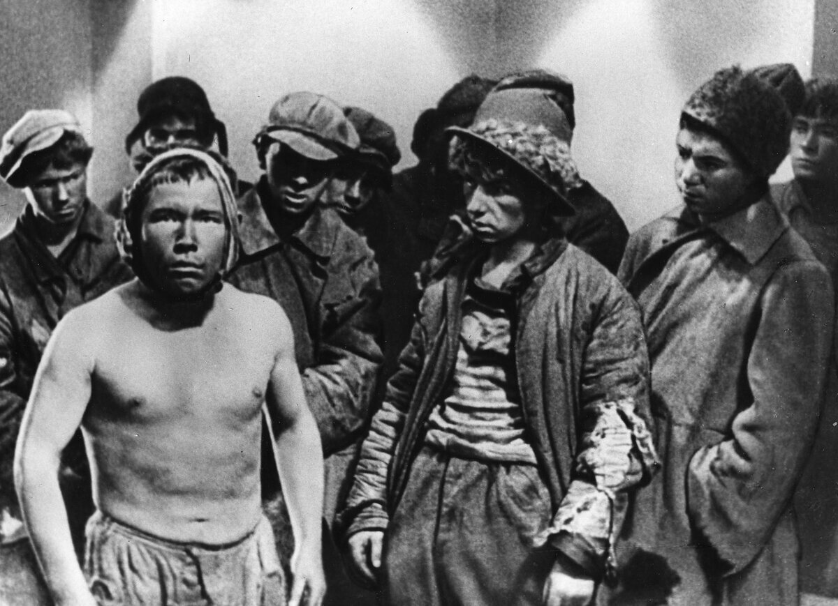 “Пацаны” в фильме “Путёвка в жизнь” (1931) 