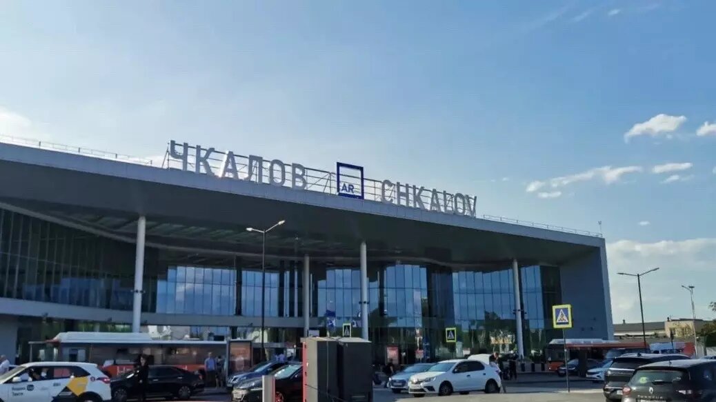     Самолет до Оренбурга из Нижнего Новгорода задержан, сегодня, 10 апреля. Рейс из региона, который топит сейчас из-за разлива рек, тоже вылетит позднее назначенного времени.