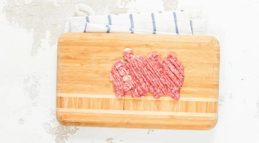 Измельчать мясо для люля-кебаба рекомендуем ножом