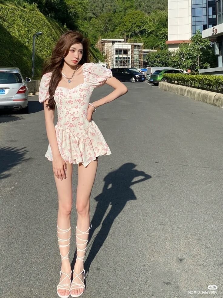 Разве это короткая юбка? ... просто широкий пояс ... >>>>