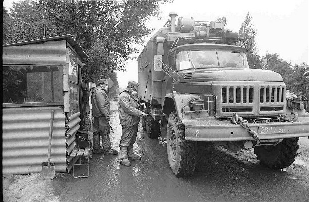 Пункт дезактивации техники в Чернобыле.В ТУльской области на границе с Орловской был похожий.