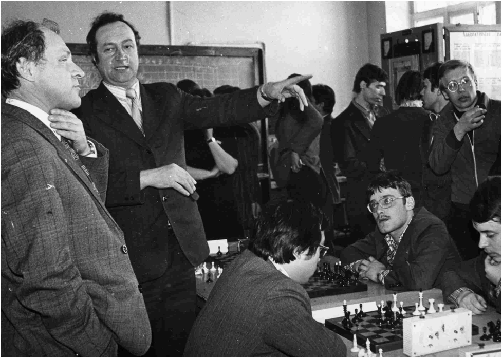 Шахматы - древняя, восточная, логическая игра.  Турнир преподаватели - студенты. УПИ (УГТУ, УрФУ). Фото автора.
