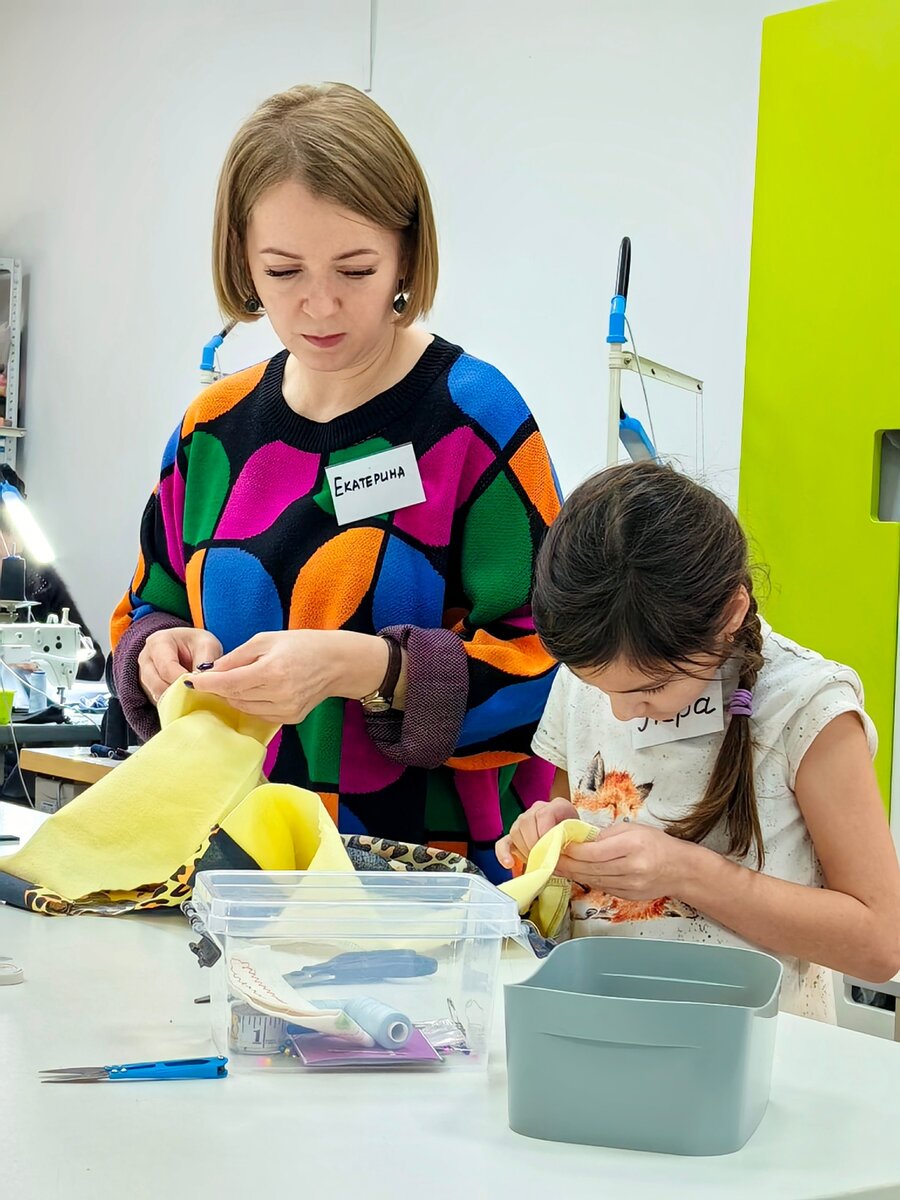 Занятия проходят под руководством швейного технолога с опытом более 17 лет. 