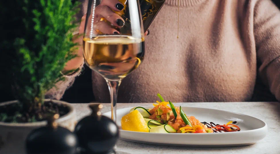 Отличить настоящее вино от подделки? Легко! Делимся 3 простыми способами это сделать