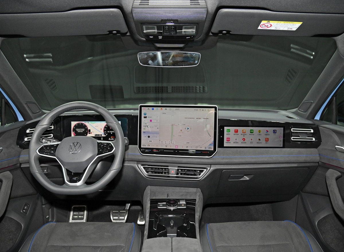 В европейской версии Volkswagen Tiguan отдельный экран для пассажира отсутствует 