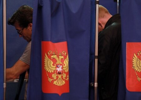    В российской политике исчерпали себя старые партии и их лидеры. Доклад российских политологов о ситуации после выборов