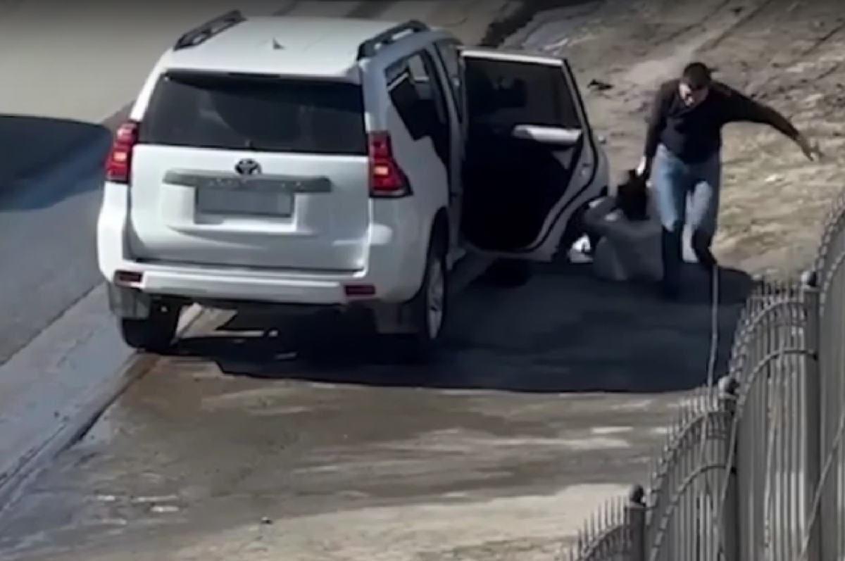    Экс-помощник депутата Чувашии оттаскал свою жену за волосы и кинул в машину