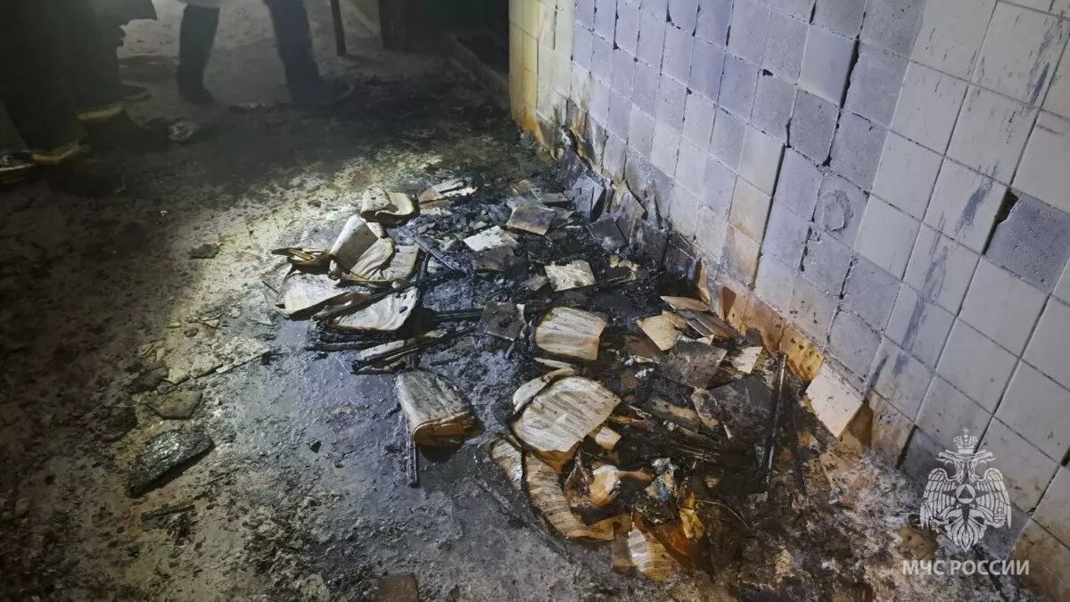     Пожар произошел сегодня, 10 апреля, в больнице имени Семашко в Нижнем Новгороде. Оказалось, что в подвале медицинского учреждения загорелся мусор.