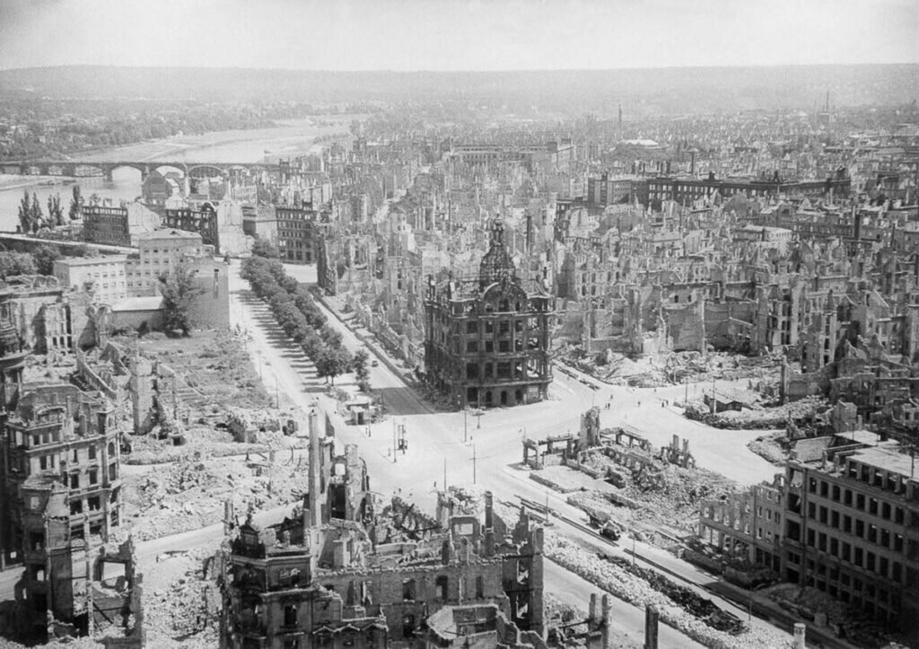 Руины Дрездена после бомбежек союзников