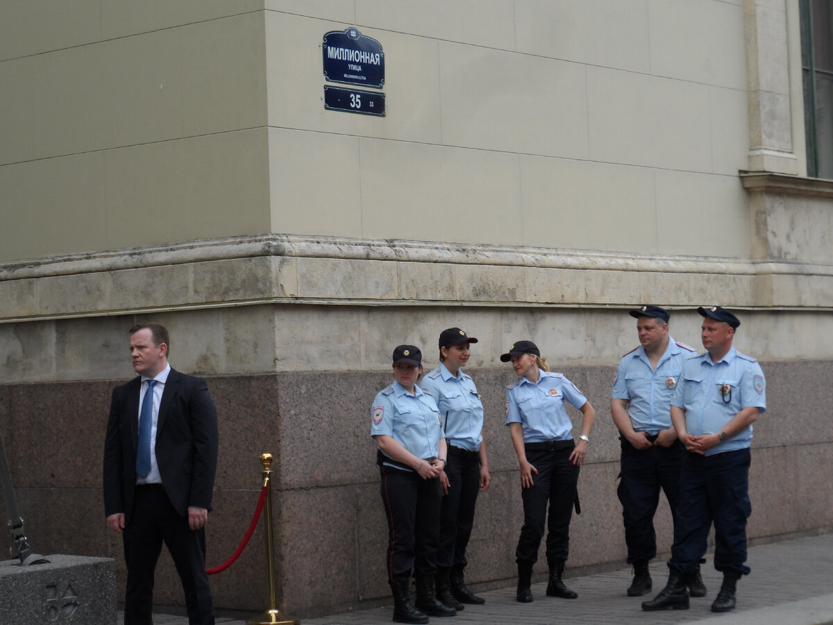 Питер, ждём высоких гостей...