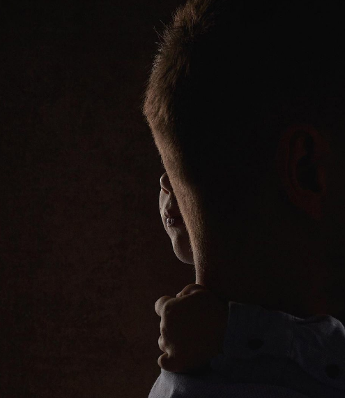 Мне кажется, стрипбоксы - это самая недооцененная студийная насадка. Если бы мне нужно было выбрать только одну для студии, я бы обязательно выбрал именно стрип! От самых загадочных фото с подчеркнутыми силуэтами, до классического портрета с боковым светом, как на последнем примере! 