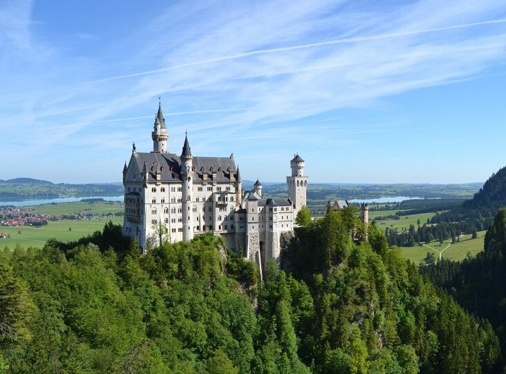 Республика Бавария [Freistaat Bayern] — самая большая по территории и вторая по численности населения федеральная земля Германии.