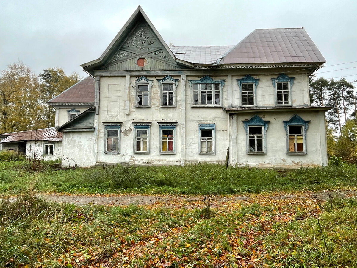 Усадебный дом помещиков Бостельман. Осень 2023 года.