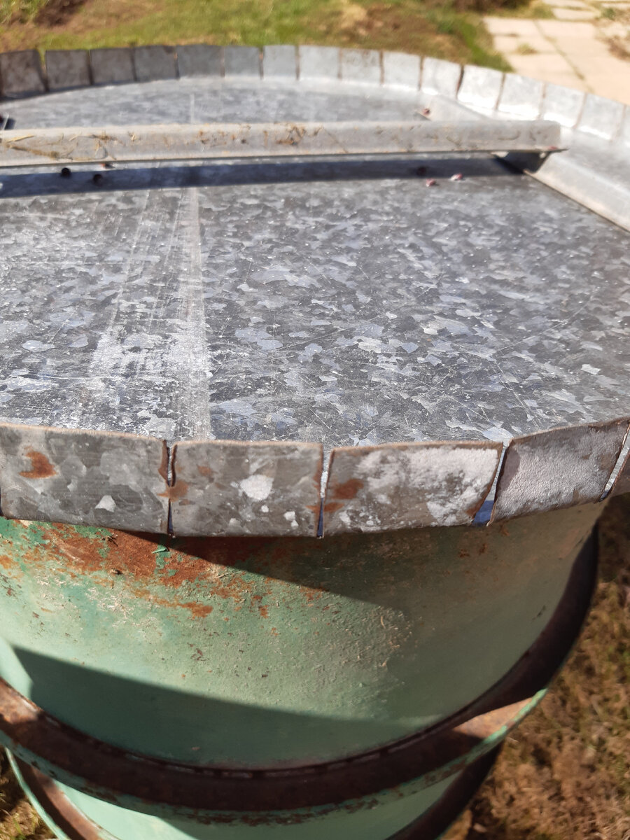 Прорезаем и загибаем лепестки