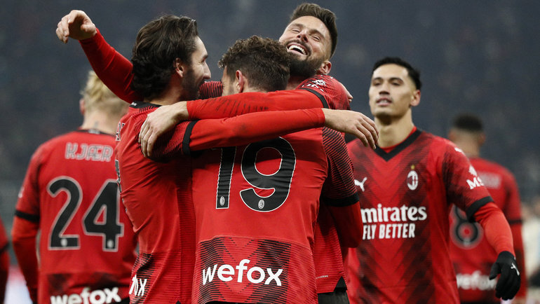    Футболисты "Милана". Reuters