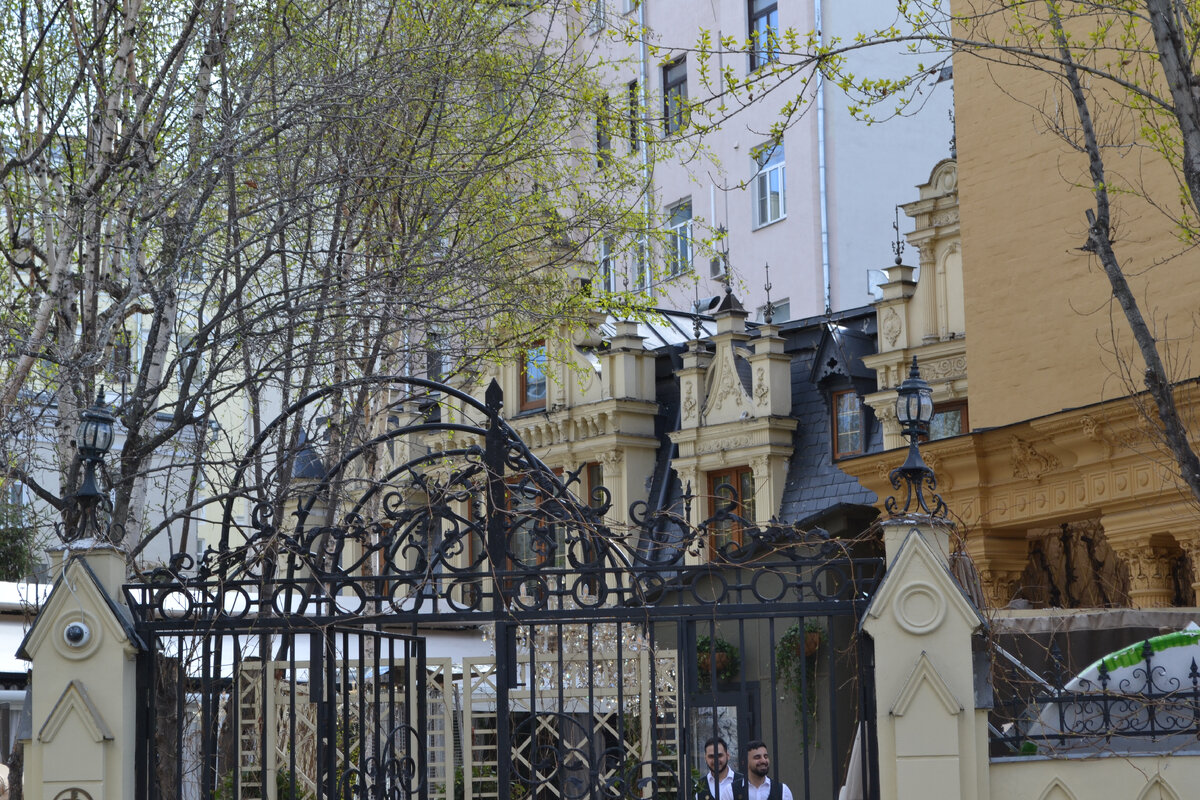 Московский вечер с итальянцами, но без приключений: Славянский бульвар,  посольство Уругвая, дом Шехтеля | Anna Seton | Дзен